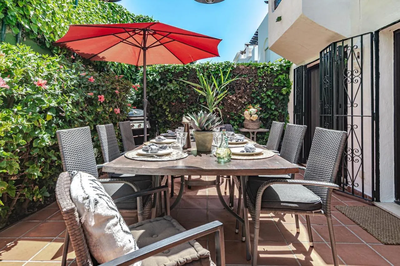 Seaside 3 Bedroom Townhouse In San Pedro Close To The Beach With Private Garden Μαρμπέλλα Σπίτι διακοπών