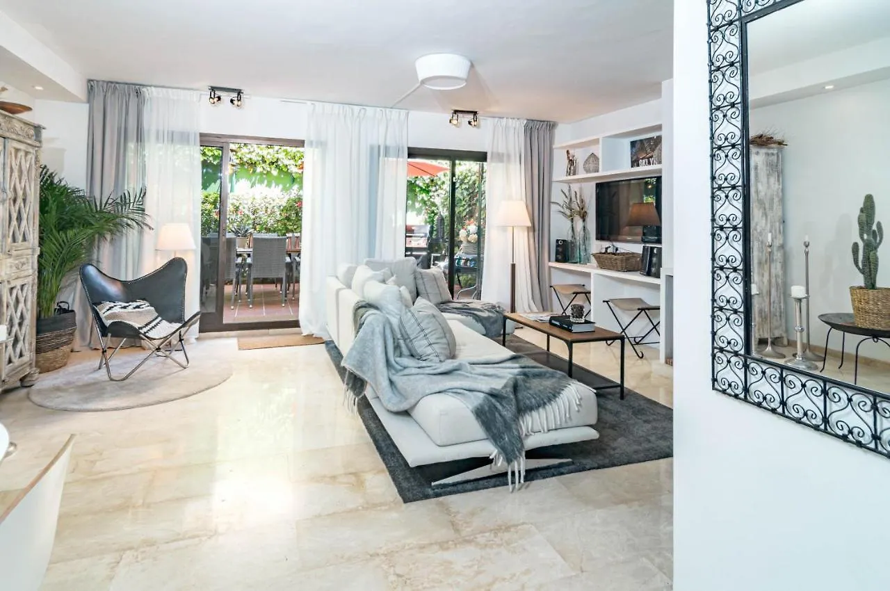 Seaside 3 Bedroom Townhouse In San Pedro Close To The Beach With Private Garden Μαρμπέλλα