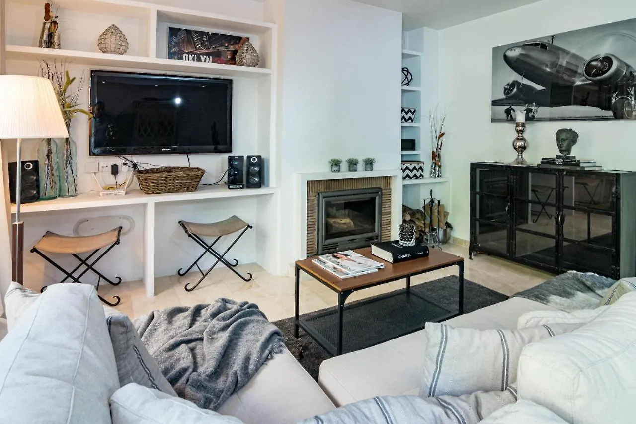 Seaside 3 Bedroom Townhouse In San Pedro Close To The Beach With Private Garden Μαρμπέλλα Σπίτι διακοπών